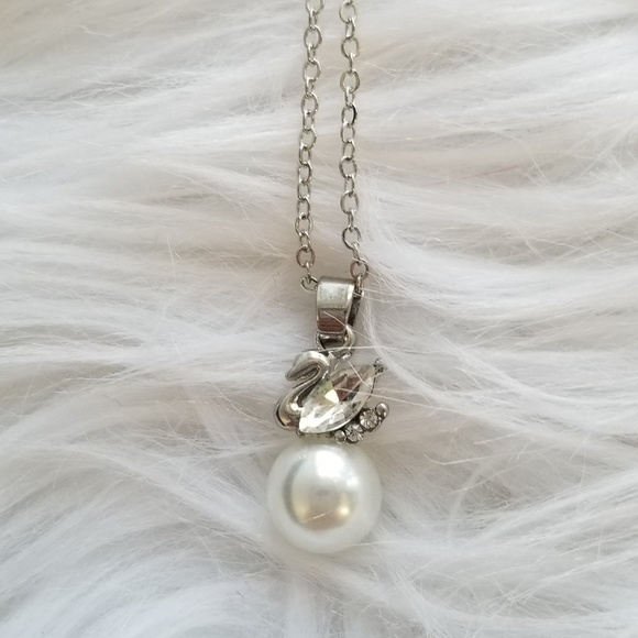 Jewelry - Silver swan pearl necklace